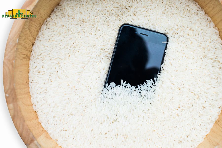 putting water damaged phone into rice